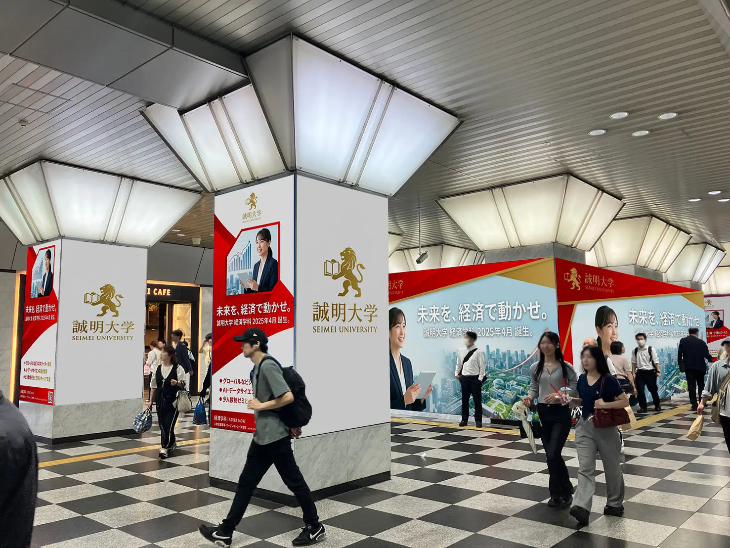 JR大阪駅御堂筋口改札外コンコースに掲出された大規模ジャック広告アドスクエア