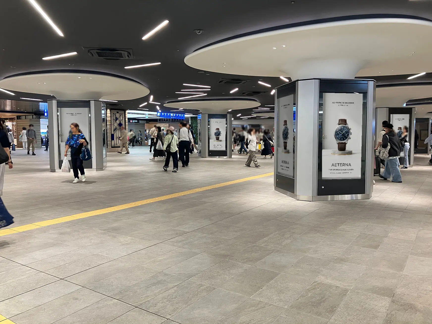 大阪駅地下道「東西通路・東広場フルジャック」における東広場サイネージ40台の広告掲出イメージ
