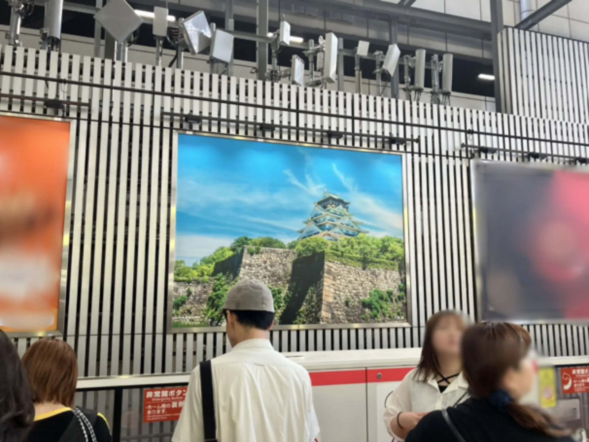 JR大阪駅環状線ホーム風防壁サインボードの広告掲出イメージ