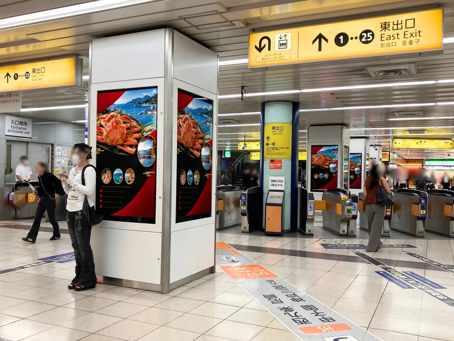 近鉄大阪難波駅構内に設置されたデジタルサイネージ「アーバンビジョン」の設置・放映イメージ